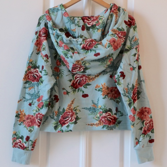 ALICE + OLIVIA Set (Cropped Hoodie + Jogger) - Picture 8 of 10